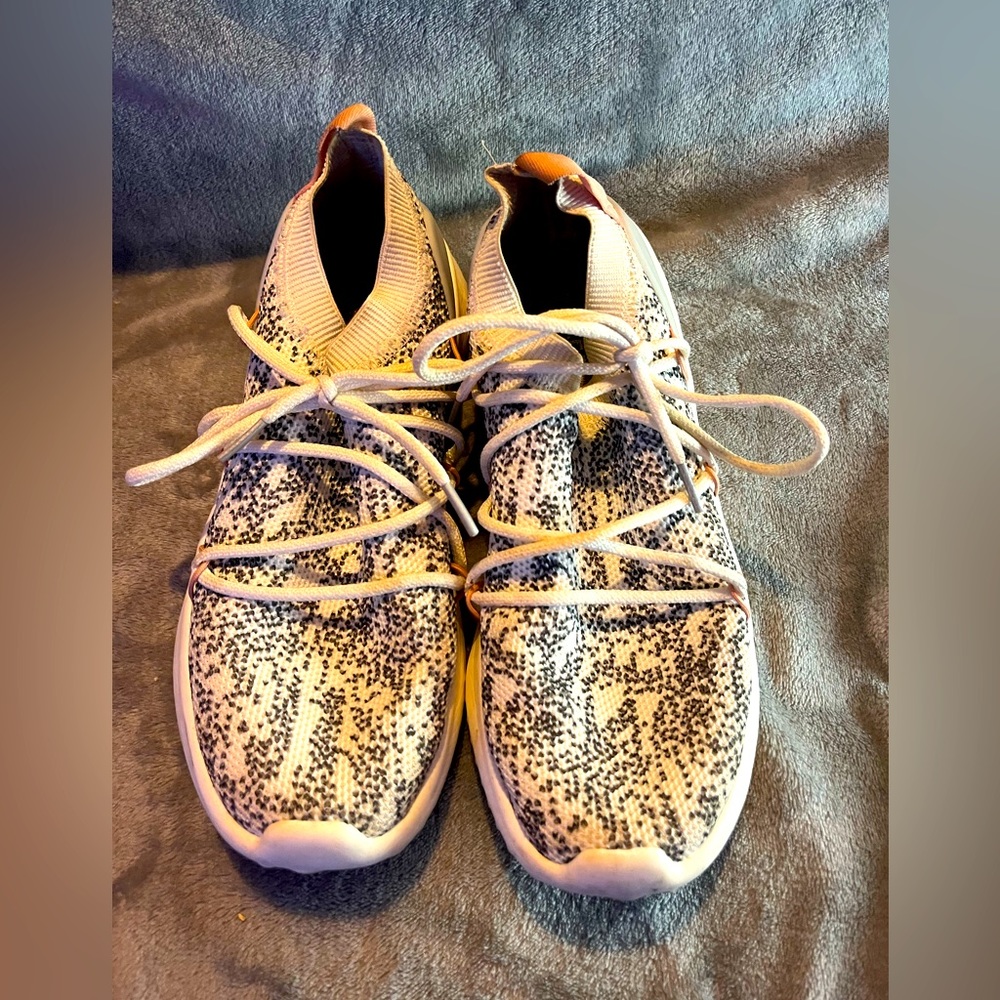 Women’s Adidas sneakers